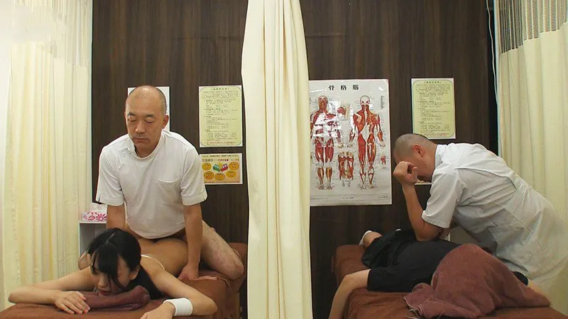 Dẫn người tình đi mát-xa rồi bị xxx cạnh bên mà không hề hay biết