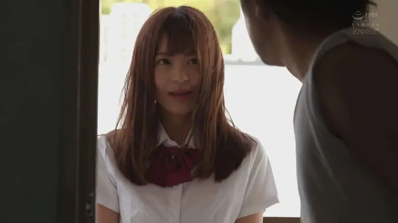 Gã hàng xóm kinh tóm và cô nữ học sinh đáng thương