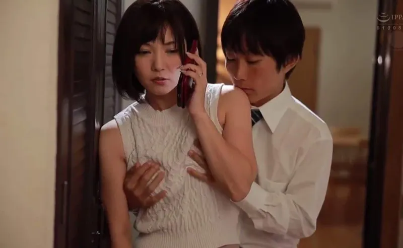 Người chồng đi đánh golf, vợ ở nhà dẫn trai trẻ về địt cho sướng