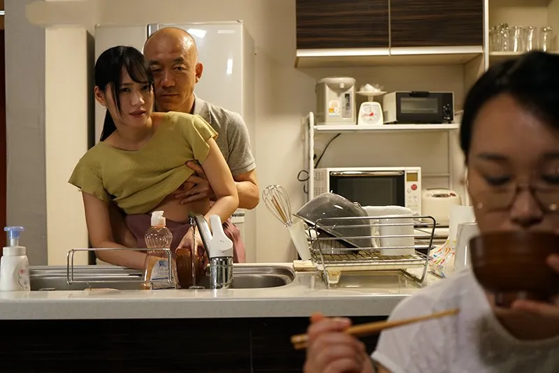 Anh xã chịch con gái riêng của vợ khi biết vợ không thể sinh con cho mình