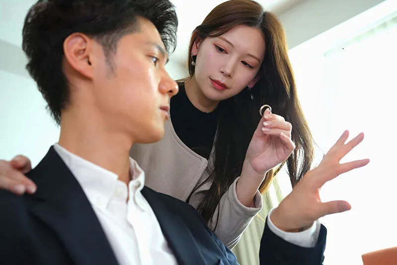 Bà xã đi đi chơi, người chồng ở nhà bị nhỏ em vợ yêu gạ đụ không trượt phát nào